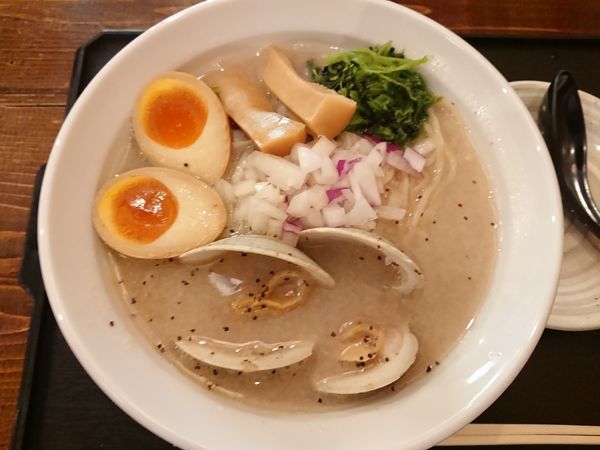 「はまぐり白湯ラーメン」@東京Noodle Style エモラーの写真
