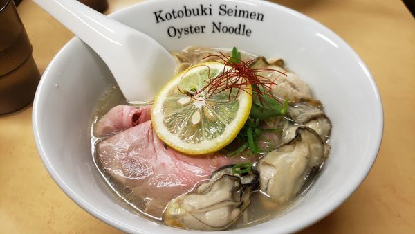 「牡蠣そば　900円」@中華そば よしかわの写真