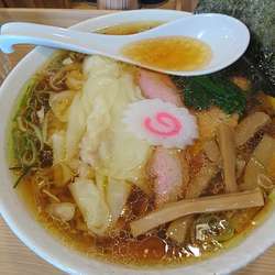 ワンタン麺870円