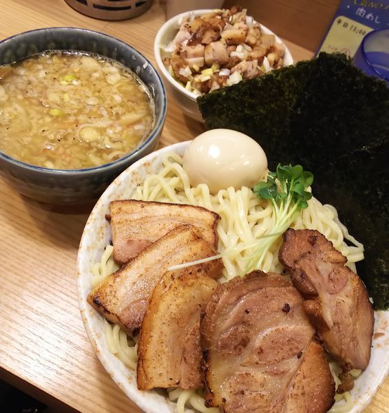 「アブラつけそば（大）＋全部のせ＋肉めし」@煮干そば 流。の写真