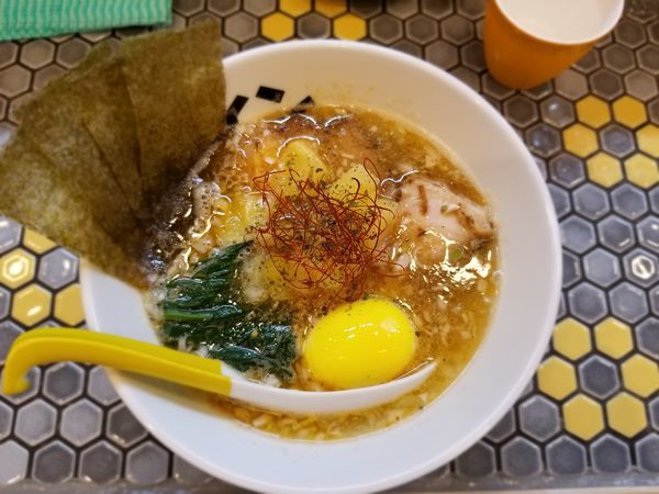 「海老塩ラーメンいっぱいん」@パイナップルラーメン屋さん パパパパパインの写真