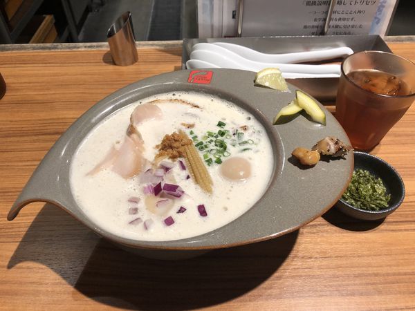 「濃厚鶏白湯ラーメンSPECIAl」@RAMEN FACTORY TORISETSUの写真