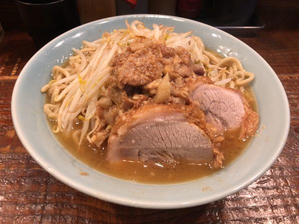 「中ラーメン」@立川マシマシの写真
