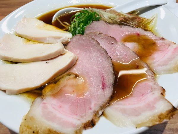 「淡麗鶏そばチャーシュー 1000円」@鶏そば うえ原の写真