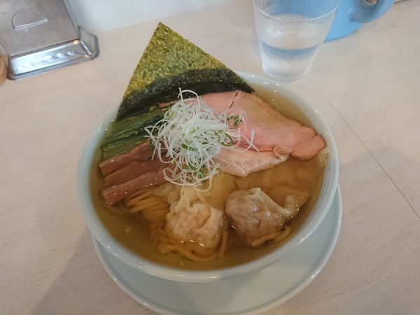 「塩煮干しワンタン麺 930円」@青森中華そば オールウェイズの写真