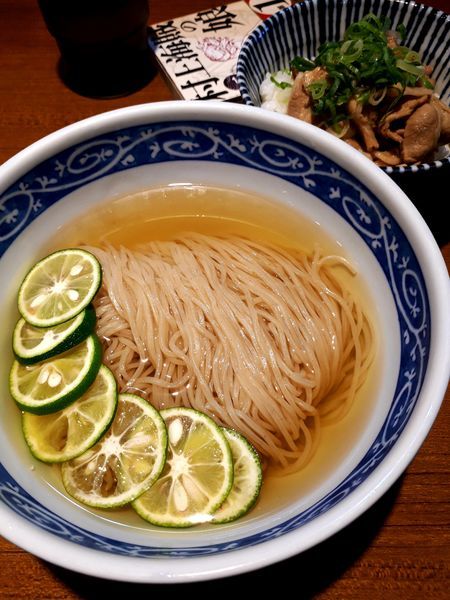 「(限定)酢橘の冷やかけ 豚肉の時雨煮飯付 700円」@寿製麺よしかわ 川越店の写真