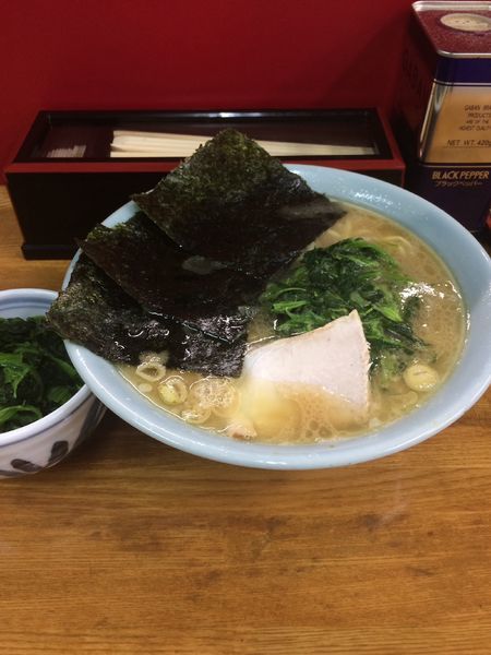 「ラーメン中盛り830円 ほうれん草100円」@千葉家の写真