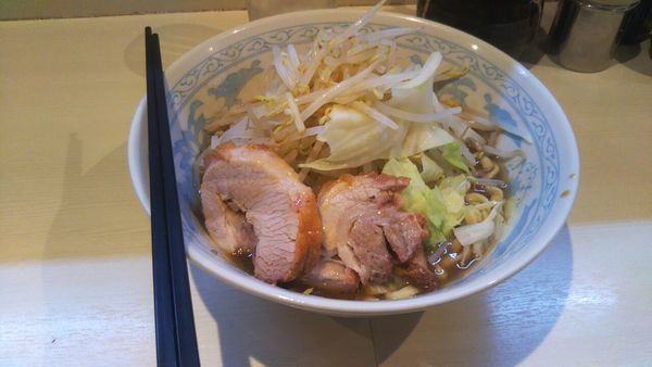 「らーめん（ヤサイカラメ）」@らーめん 陸 尾山台店の写真