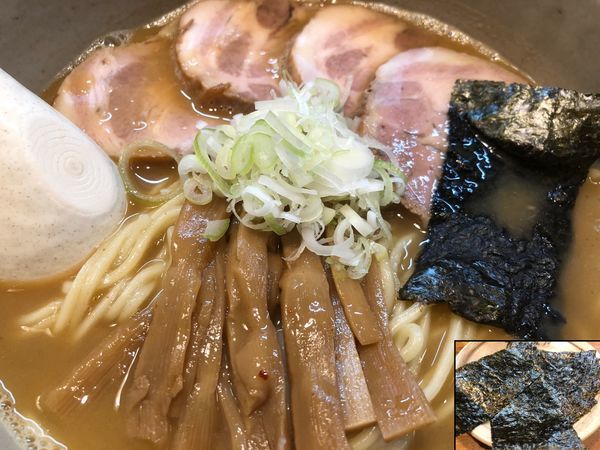 「らーめん（大）＋チャーシュー＋のり」@麺屋吉左右の写真