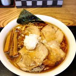 ラーメン大盛プラスチャーシュー増し