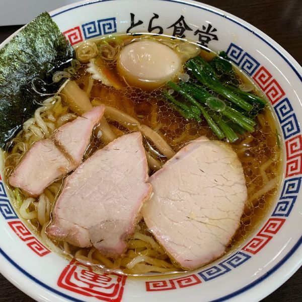 「手打ち中華そば＋半熟ゆで卵」@とら食堂の写真