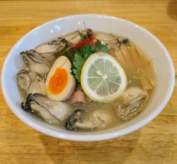 「特製牡蠣そば大盛」@寿製麺よしかわ 坂戸店の写真