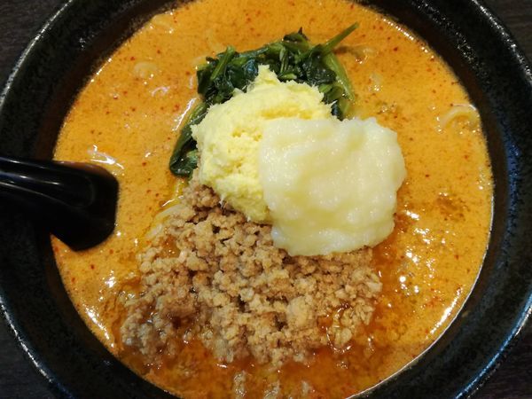 「地獄の担々麺(入門編5辛)(大盛無料):850円」@地獄の担担麺 天竜 トツカーナモール店の写真