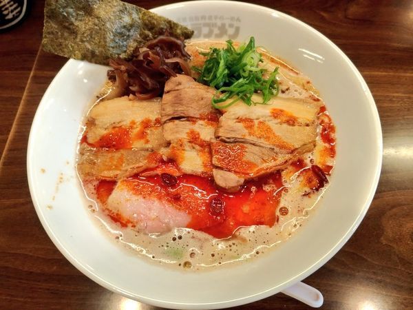 「旨辛とんこつらーめん」@ラブメン 本店の写真