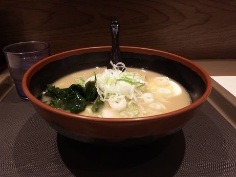 「煮干しらーめん」@名代 富士そば 代官山店の写真