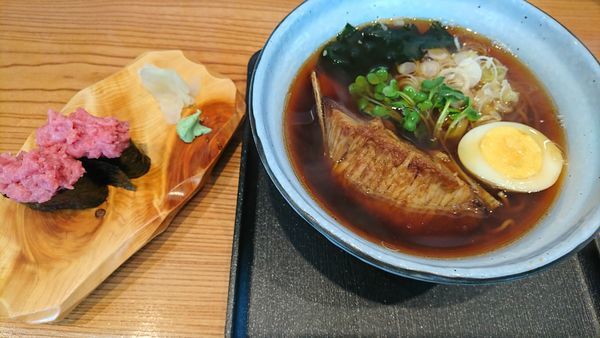 「マグロラーメン 醤油　９５０円（＋中落ち軍かん３００円）」@すし屋のらーめん 吉祥の写真