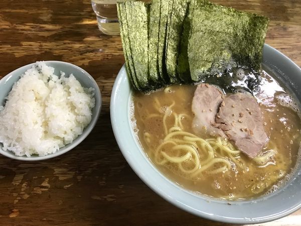 「ラーメン中盛、固め、のり増し、ライス」@まこと家の写真