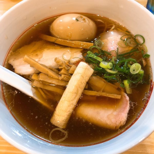 「らーめん 醤油 ¥780＋味玉 ¥100」@川の先の上の写真