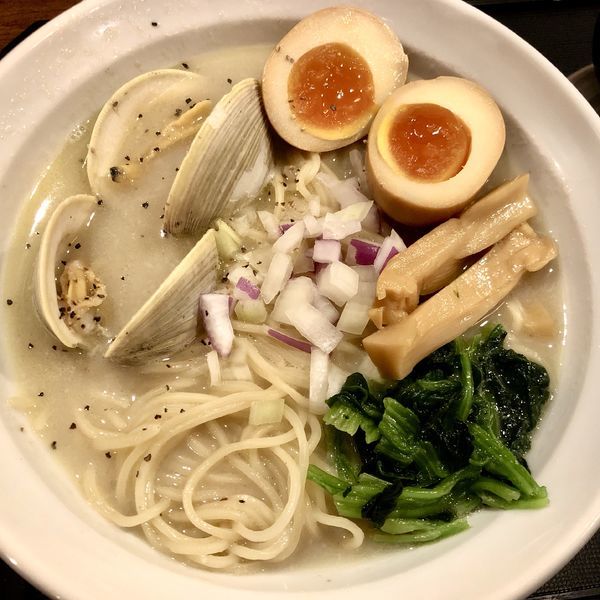 「はまぐり白湯ラーメン」@東京Noodle Style エモラーの写真