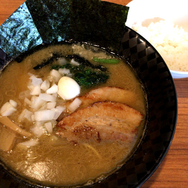 「家系ぽいの好き　750円　ごはん　100円」@麺＆cafe Coi.Coi.の写真