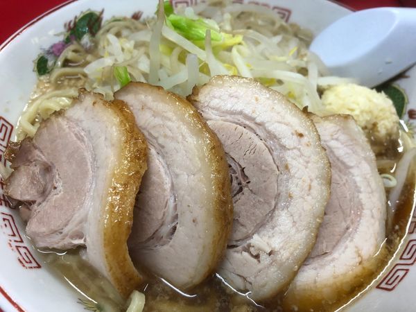 「ラーメン＋豚２枚＋ニンニク」@赤ひげラーメンの写真