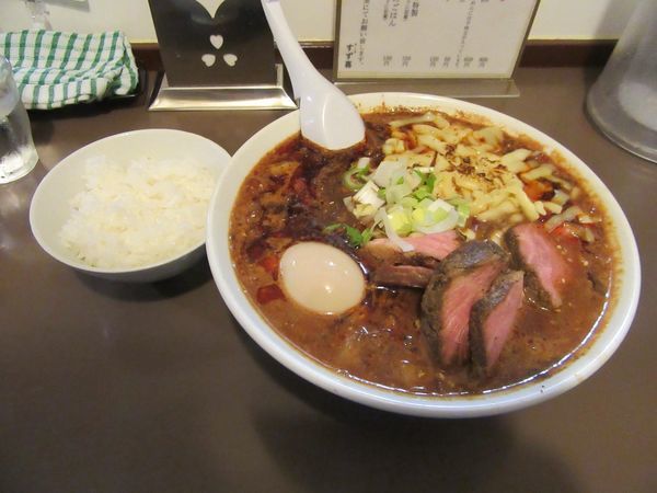 「限定　トマト担々麺（９００円）＋チーズ＋特製ＴＰ」@鶏こく中華 すず喜の写真