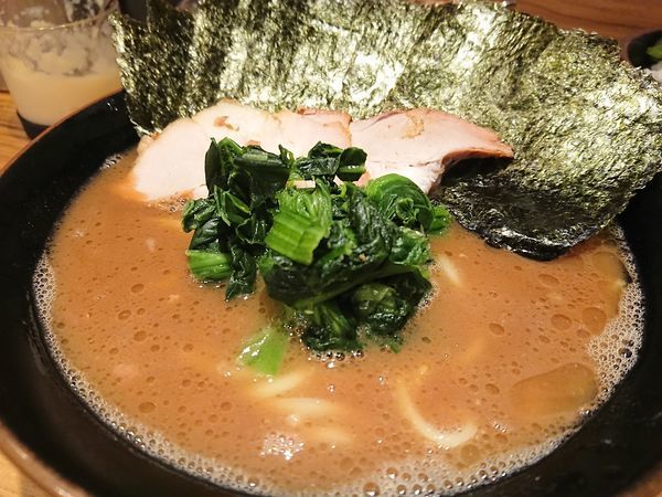 「ラーメンと海苔」@横浜家系らーめん 輝道家の写真