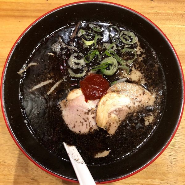 「【限定】麺・イン・ブラック (961円)」@博多一風堂 博多駅店の写真