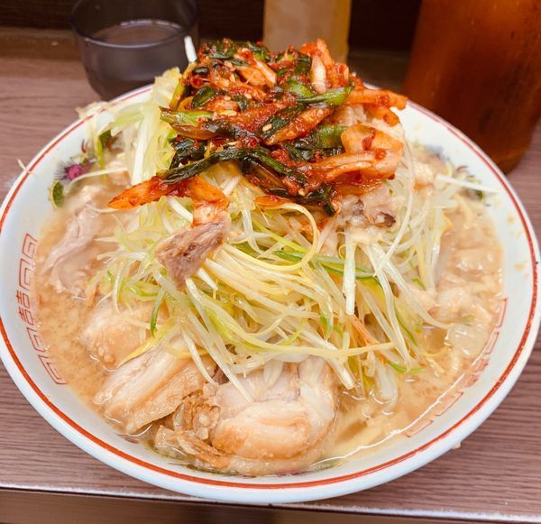 「小豚+ネギ+ニラキムチ」@ラーメン二郎 横浜関内店の写真