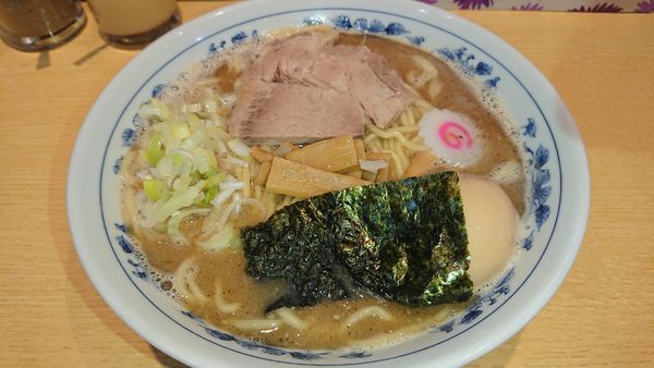 「味玉中華そば(800円)+大盛(100円)」@くり山の写真