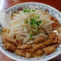 ホルモン味噌そば 910円