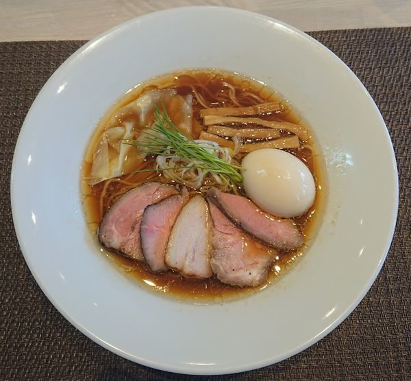 「特製 中華蕎麦＜醤油＞」@宍道湖しじみ中華蕎麦 琥珀 東京本店の写真