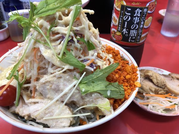 「冷やし中華大カラメ以外全マシ追加豚2」@千里眼の写真