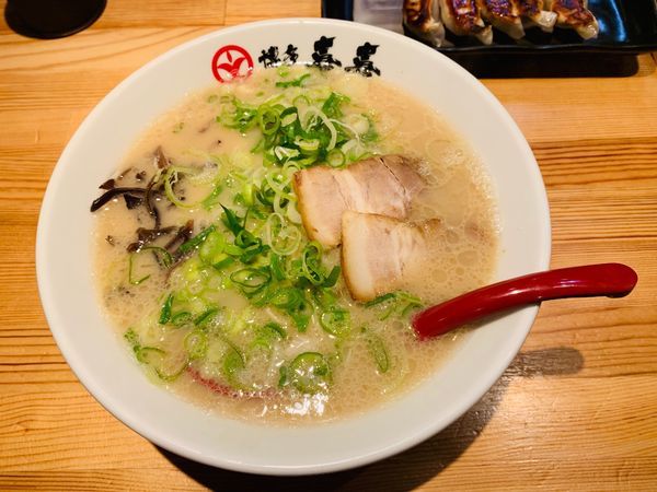「ねぎラーメン（白） ¥700」@ラーメン博多喜喜 天文館本店の写真