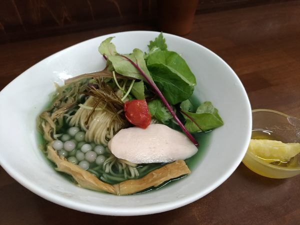「しおらぁめん ～限りなく透明に近いＳグリーン～」@4代目松屋食堂の写真