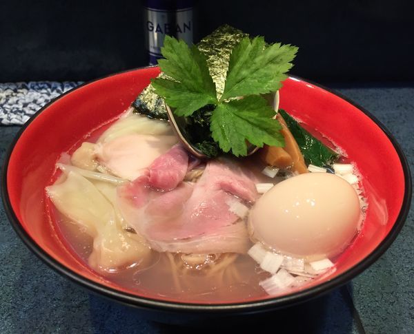 「塩らーめん＋ワンタン」@とものもとの写真