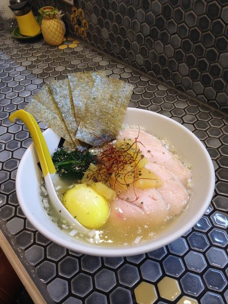 「冷やしラーメンいっぱいん 1050円」@パイナップルラーメン屋さん パパパパパインの写真