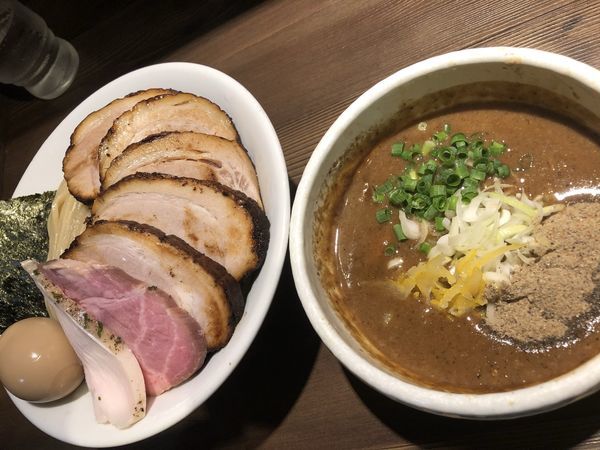 「特製豚骨魚介つけ麺 ＋大盛＋豚バラロール」@つけ麺 一燈の写真