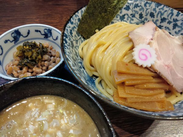 「【夏限定】冷しつけ麺 ￥800・高菜納豆 ￥120」@麺処はなぶさの写真