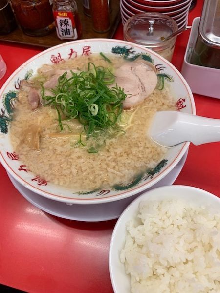 「コク旨ラーメン750円＋ランチ小ライス70円（税別）」@ラーメン魁力屋 五反田店の写真
