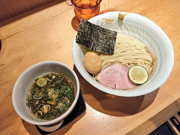 「夜限定 鴨脂と蛤のつけそば（中）＋味玉」@SOBAHOUSE 金色不如帰 新宿御苑本店の写真