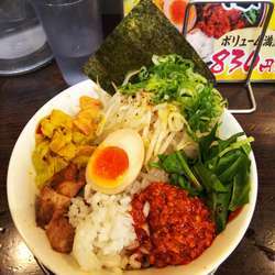 光麺流 油そば サービスの有機青ねぎトッピング