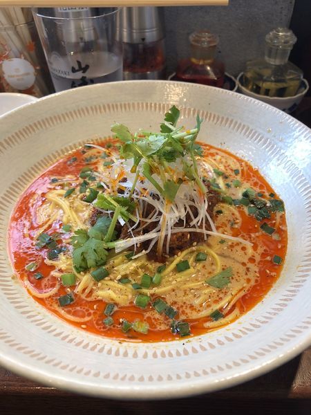 「痺れ麻辣担々麺(痺れ花椒ごはん、サラダ付）　980円」@恵比寿担々麺 いしだの写真