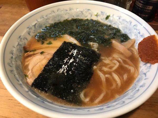 「豚骨醤油ラーメン 麺少なめ  700円」@らーめん将神蔵の写真