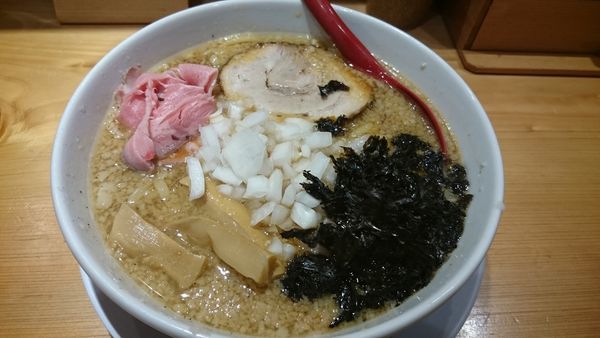 「背脂醤油らー麺 （800円）」@焼きあご塩らー麺 たかはし 上野店の写真