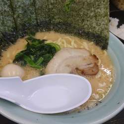 ラーメン(醤油)、海苔トピ、ライス、