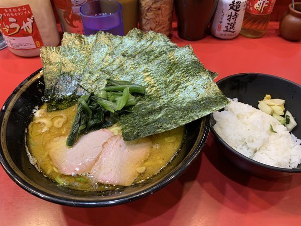 「ラーメン＋海苔＋ライス」@家系総本山 ラーメン吉村家の写真