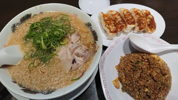 「ラーメンがっつりＡ定食」@来来亭 川越山田店の写真