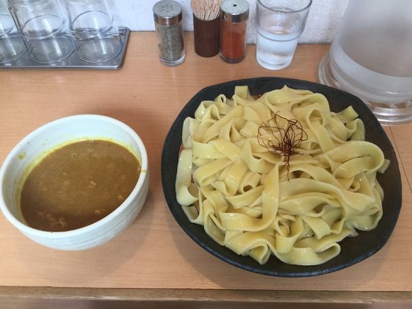「カレーつけ麺・平打ち麺特盛(¥750・同一料金)」@とろ肉つけ麺 魚とんの写真