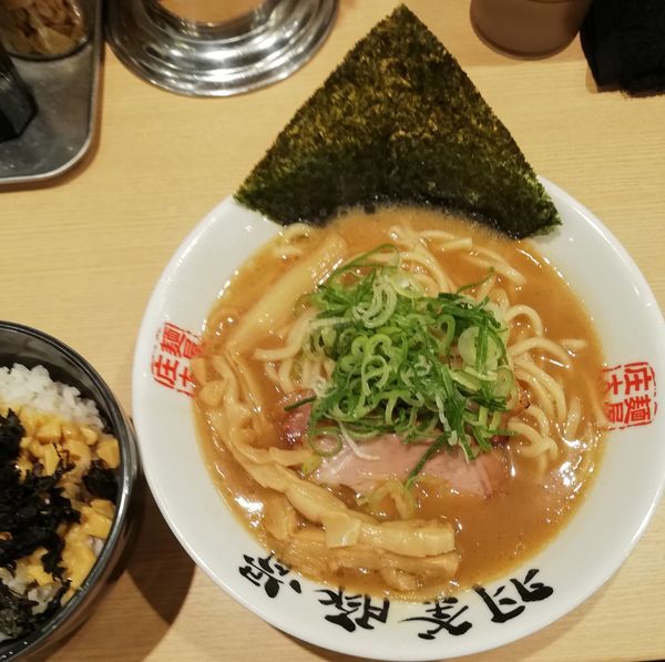 「らぁ麺(並)､ゲリラ丼」@麺屋 庄太 赤坂店の写真